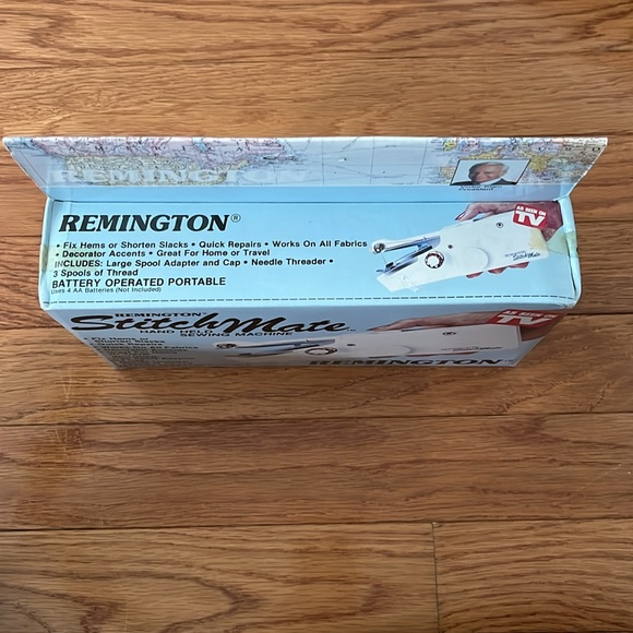 Vintage Remington StitchMate Handheld Sewing Machine New in Box - Picture 2 of 4